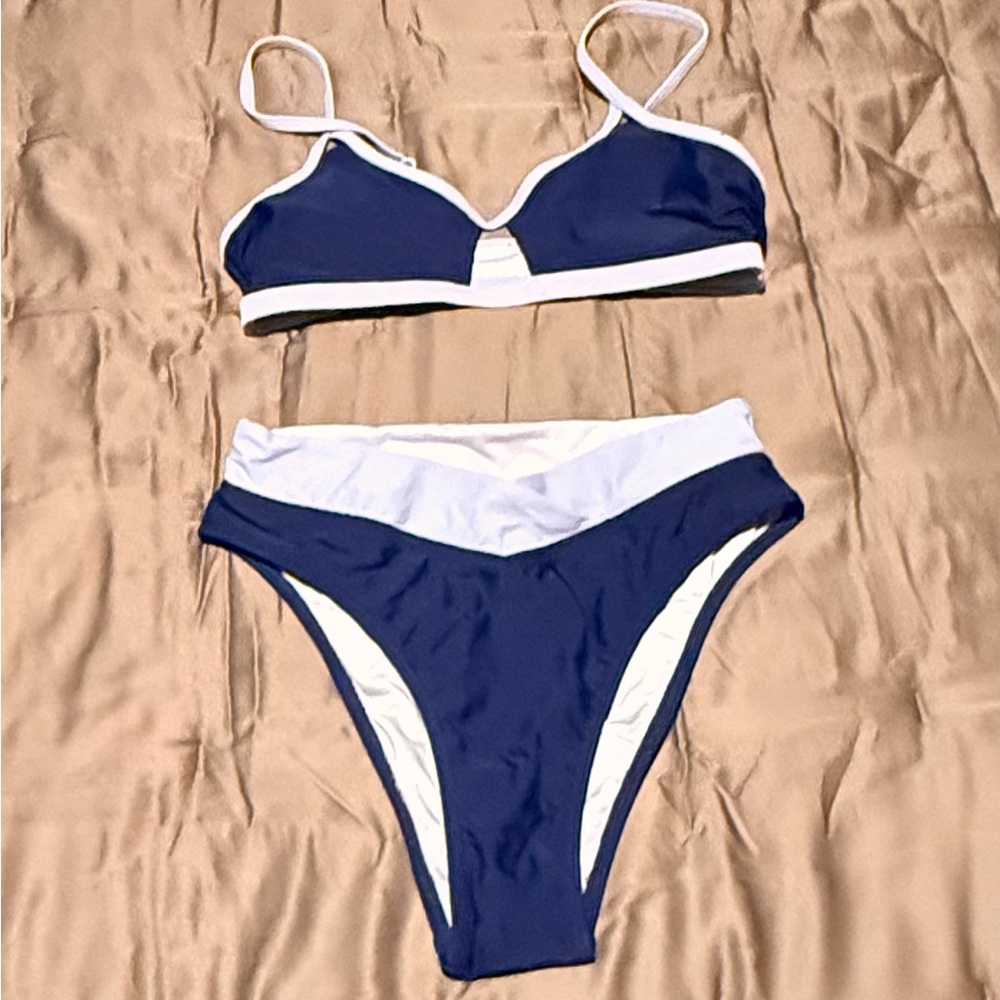 Cupshe Purple and White Women's Bikini Set